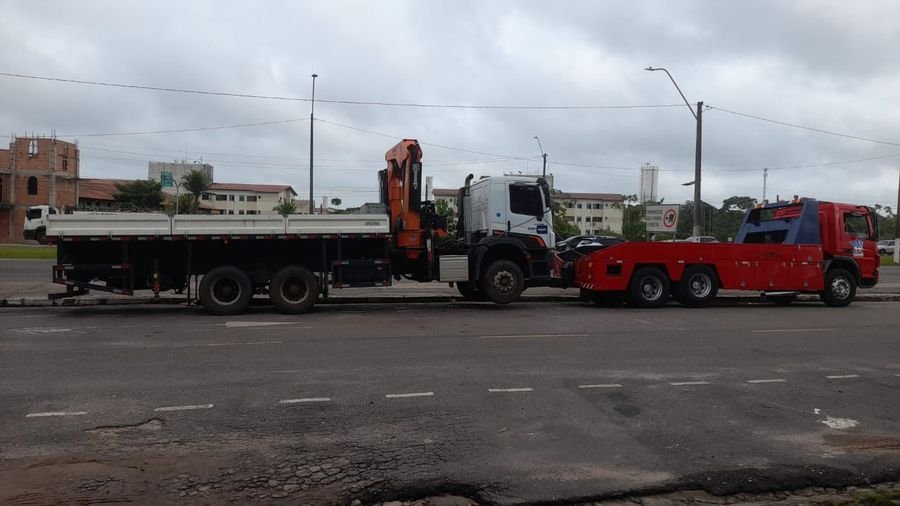 Caminhão munck da ASA